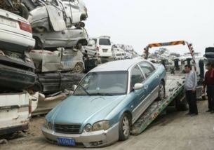 济南旧车回收厂积车成山 拆一辆到底亏多少钱？二手车市场冰火两重天